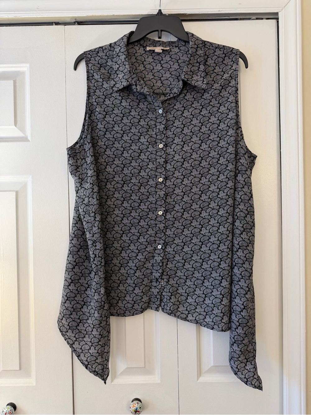 MICHAEL Michael Kors Sleeveless Paisley-Print Button Front Top in Charcoal
